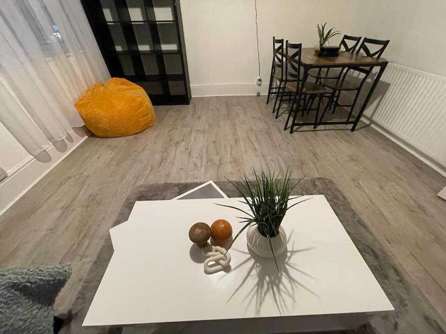 Comfortable 2 Bedroom On Tower Bridge Лондон Экстерьер фото