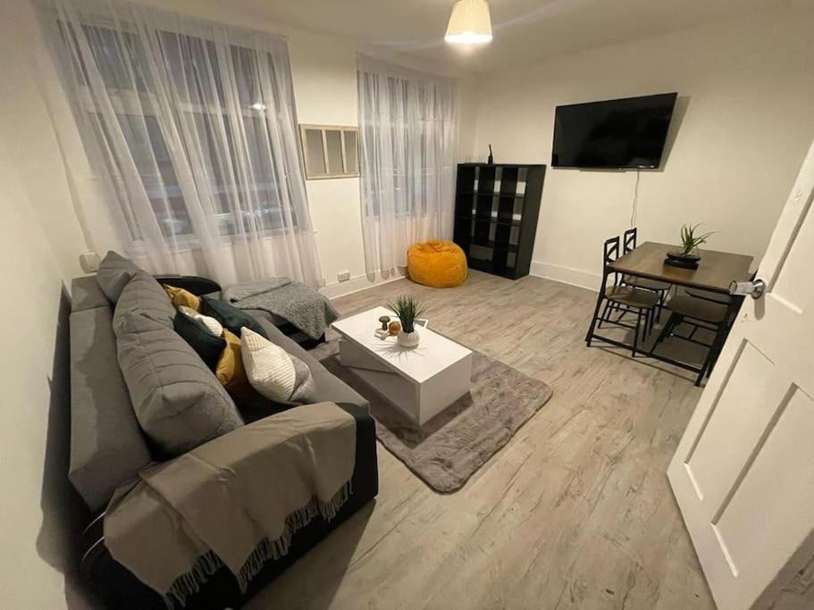 Comfortable 2 Bedroom On Tower Bridge Лондон Экстерьер фото