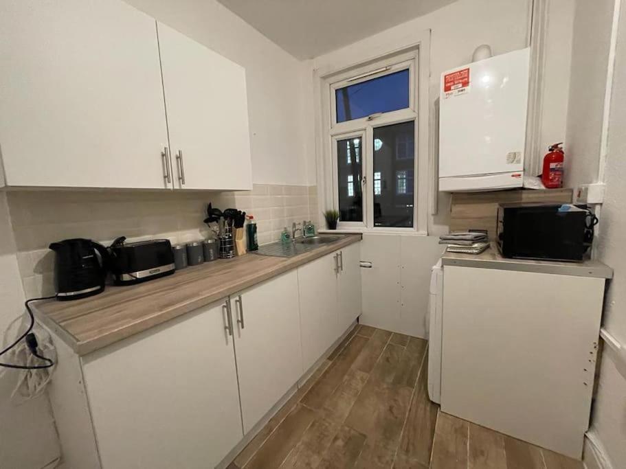 Comfortable 2 Bedroom On Tower Bridge Лондон Экстерьер фото