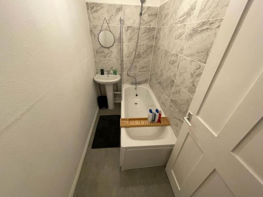Comfortable 2 Bedroom On Tower Bridge Лондон Экстерьер фото
