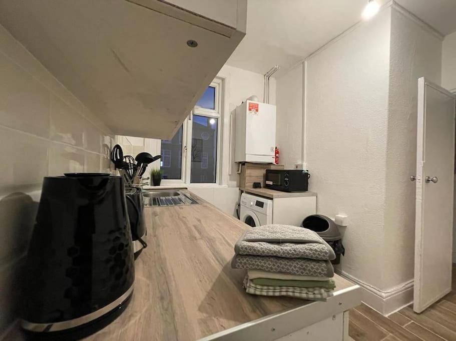 Comfortable 2 Bedroom On Tower Bridge Лондон Экстерьер фото