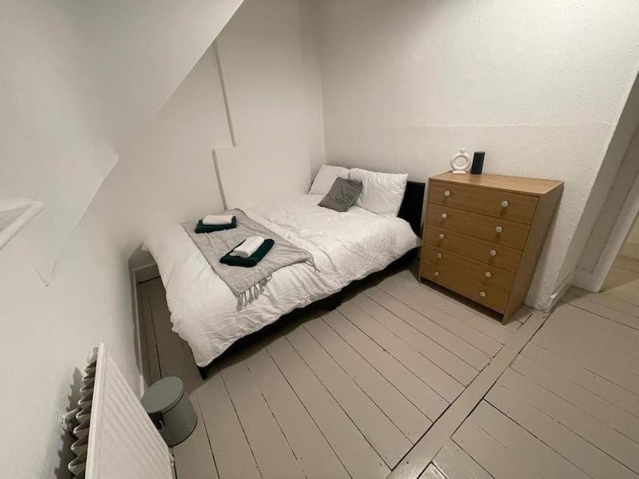 Comfortable 2 Bedroom On Tower Bridge Лондон Экстерьер фото