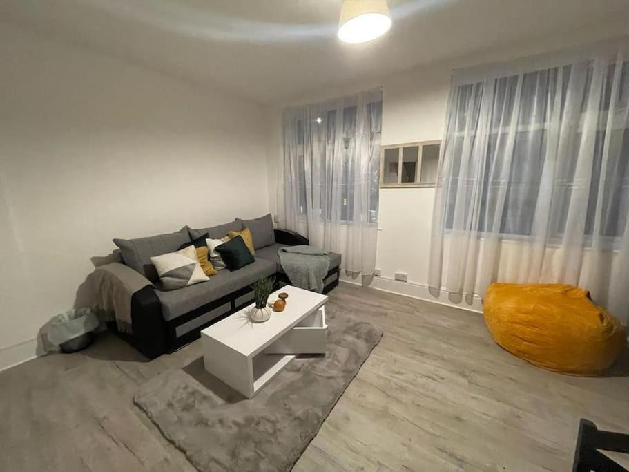 Comfortable 2 Bedroom On Tower Bridge Лондон Экстерьер фото